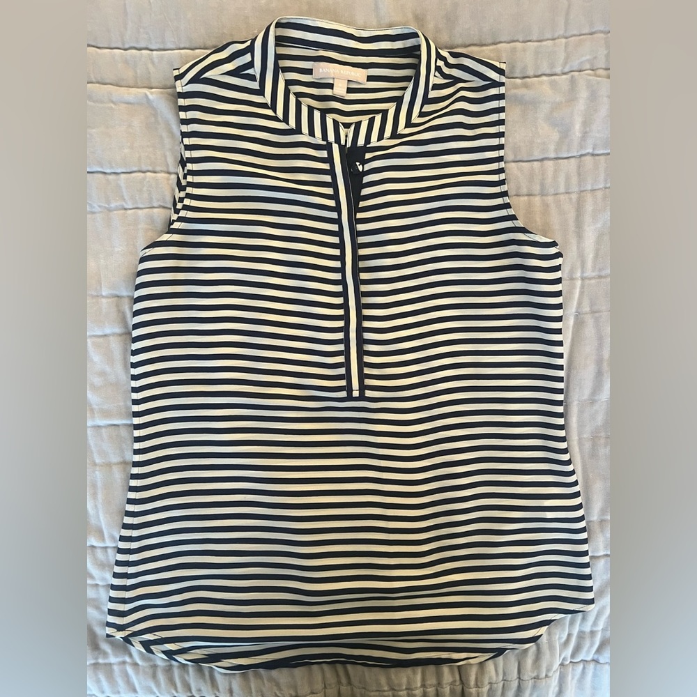 Banana Republic 1/2 Snap Sleeveless Blouse - Size 8